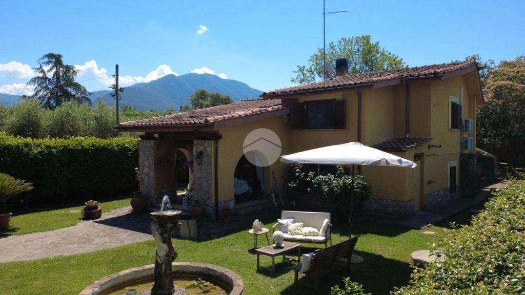 casa indipendente in vendita a Palombara Sabina in zona Cretone