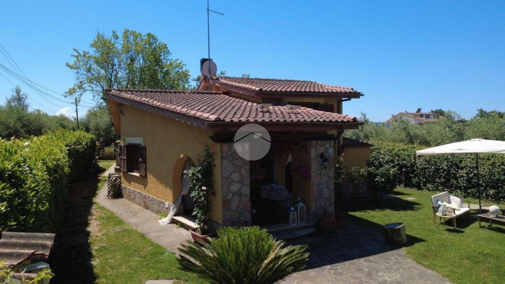casa indipendente in vendita a Palombara Sabina in zona Cretone