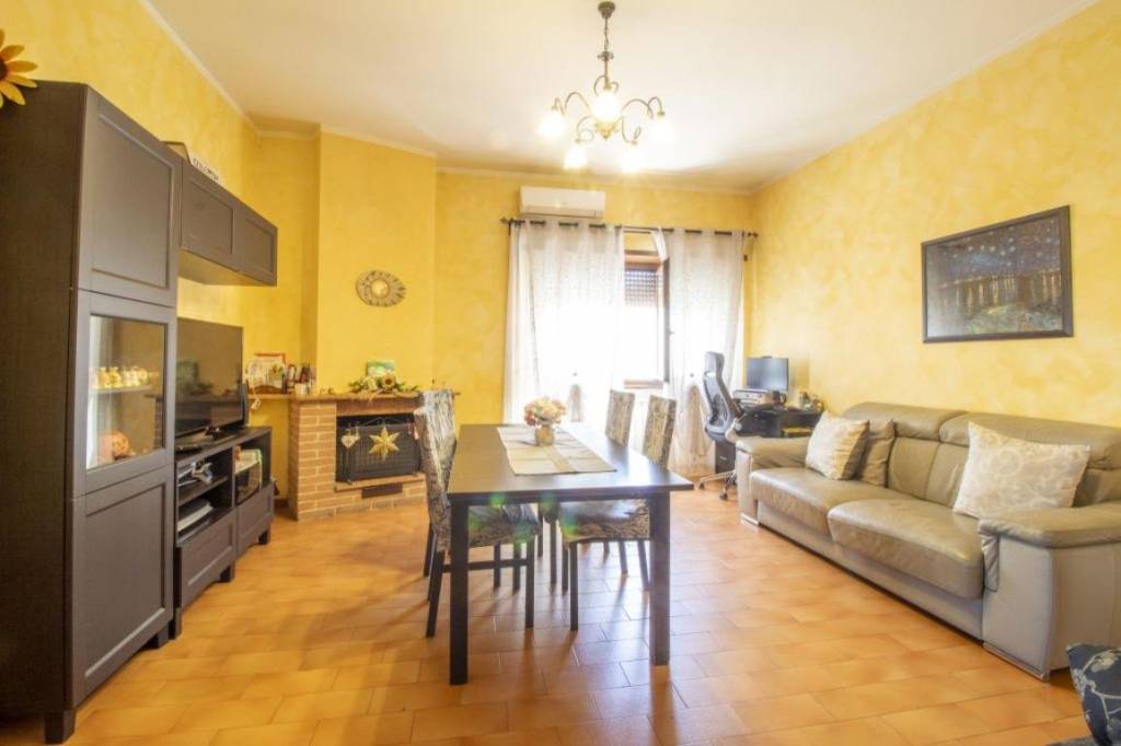 appartamento in vendita a Palombara Sabina in zona Cretone