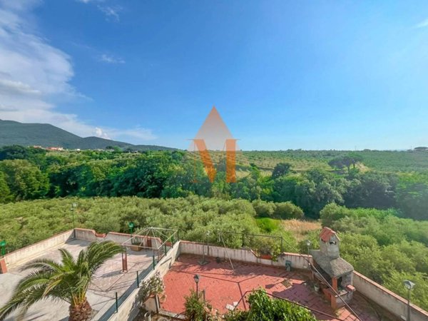 casa indipendente in vendita a Palombara Sabina in zona Stazzano