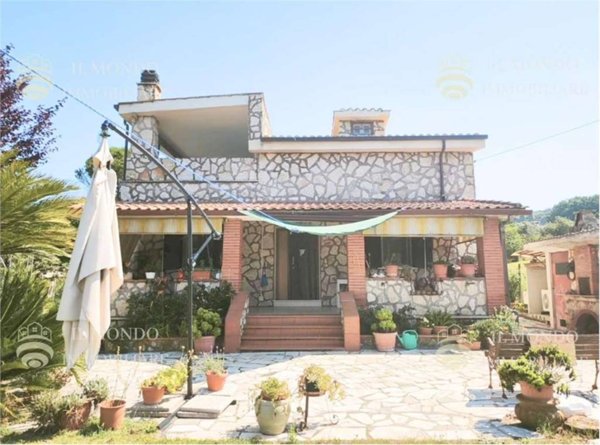 casa indipendente in vendita a Palombara Sabina
