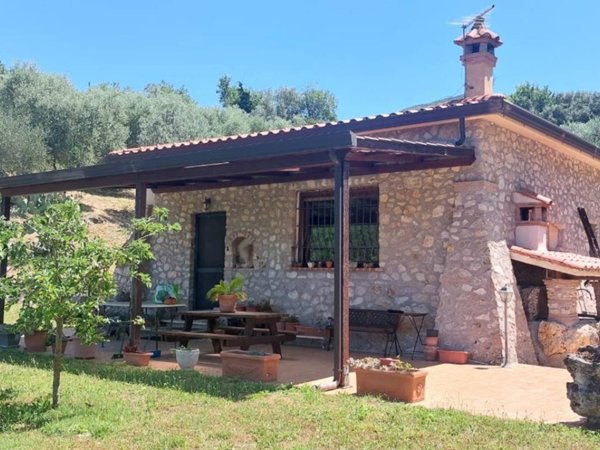 casa indipendente in vendita a Palombara Sabina in zona Stazzano