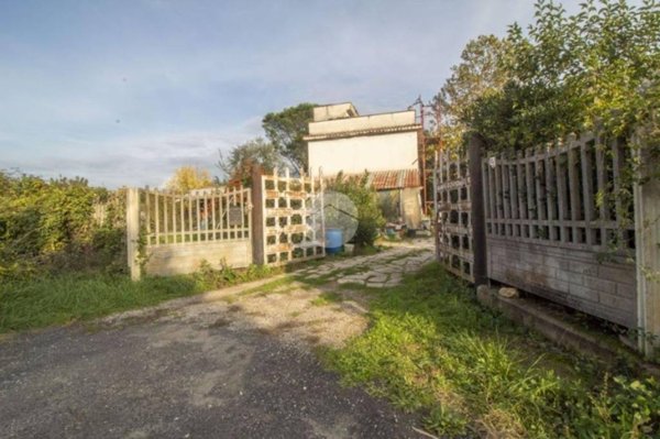 casa indipendente in vendita a Palombara Sabina