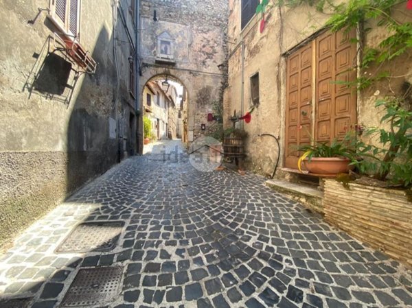 locale di sgombero in vendita a Palombara Sabina