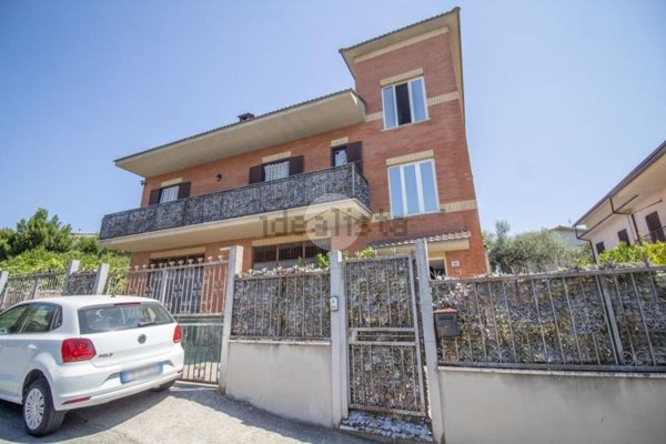 appartamento in vendita a Palombara Sabina in zona Cretone