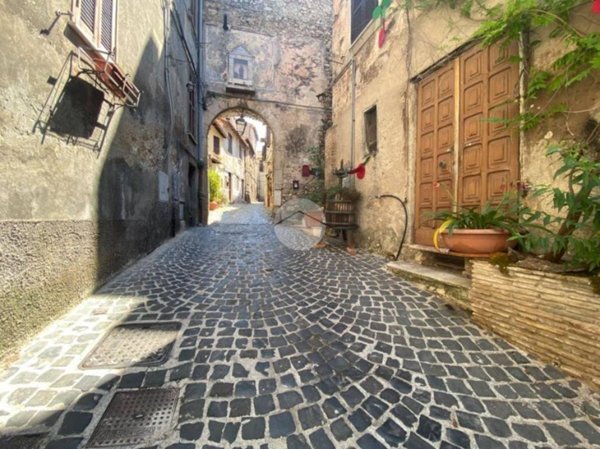locale di sgombero in vendita a Palombara Sabina