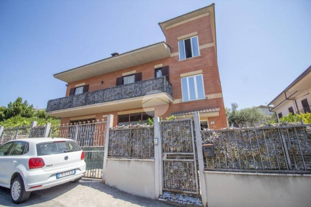 casa indipendente in vendita a Palombara Sabina in zona Cretone