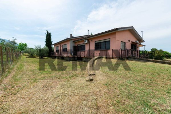 casa indipendente in vendita a Palombara Sabina