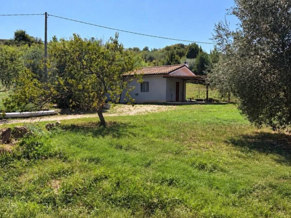 casa indipendente in vendita a Palombara Sabina