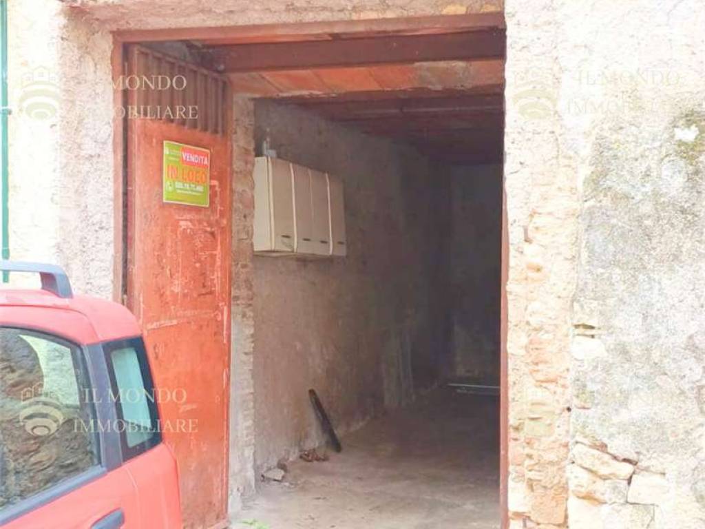 box auto in vendita a Palombara Sabina in zona Cretone