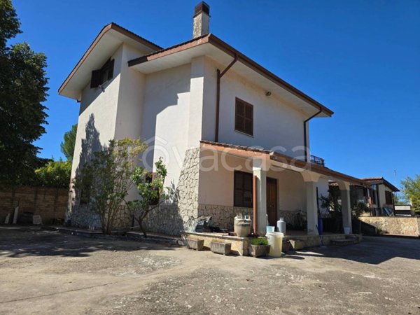 casa indipendente in vendita a Palombara Sabina