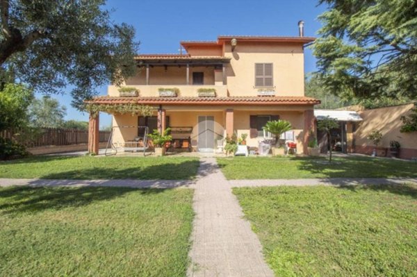 casa indipendente in vendita a Palombara Sabina