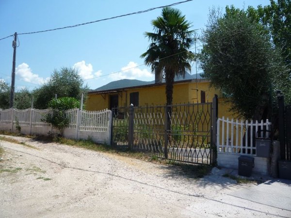 casa indipendente in vendita a Palombara Sabina
