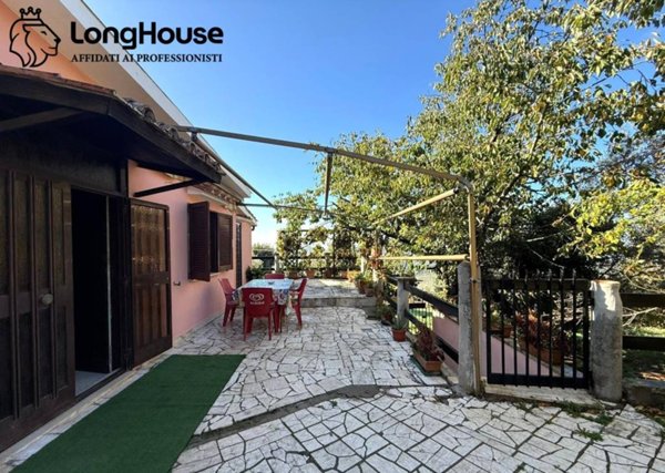 casa indipendente in vendita a Palombara Sabina