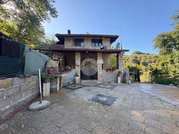 casa indipendente in vendita a Palombara Sabina