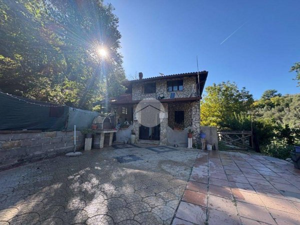 casa indipendente in vendita a Palombara Sabina