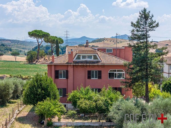 casa indipendente in vendita a Palombara Sabina