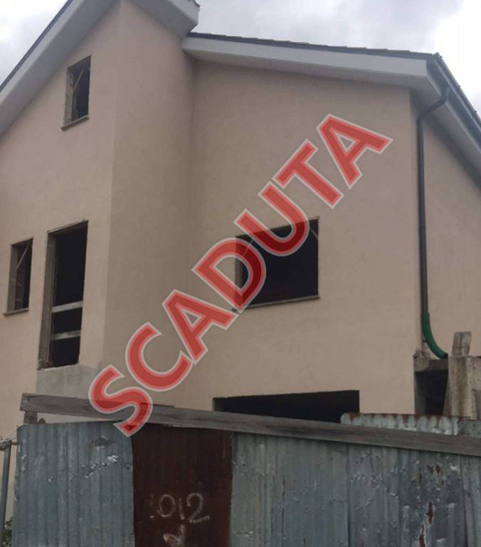 locale commerciale in vendita a Pisoniano