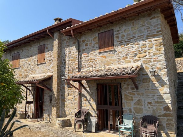 casa indipendente in vendita a Pisoniano