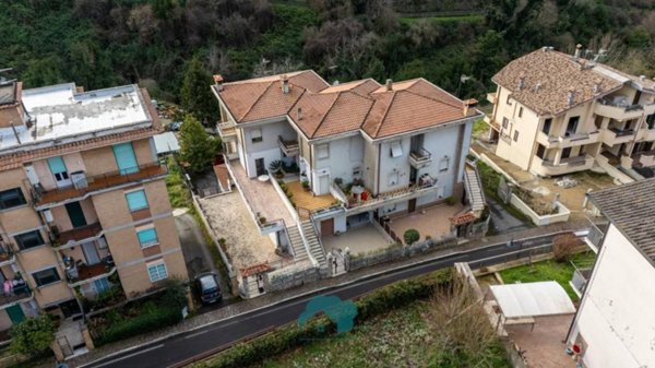casa indipendente in vendita a Poli