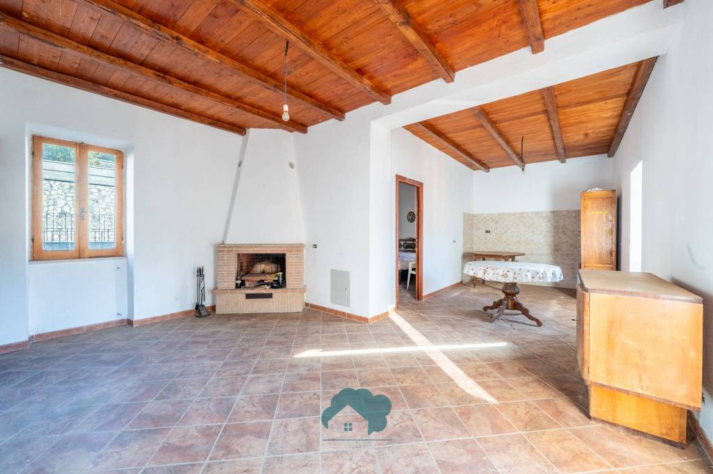 casa indipendente in vendita a Poli