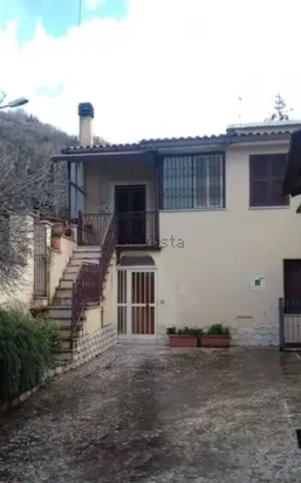 appartamento in vendita a Poli in zona Polledrara