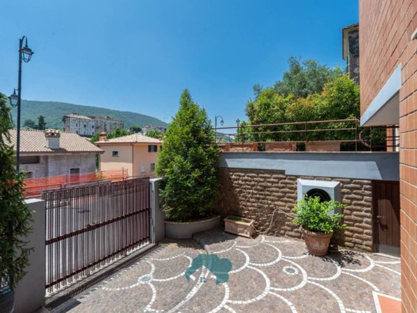 casa indipendente in vendita a Poli