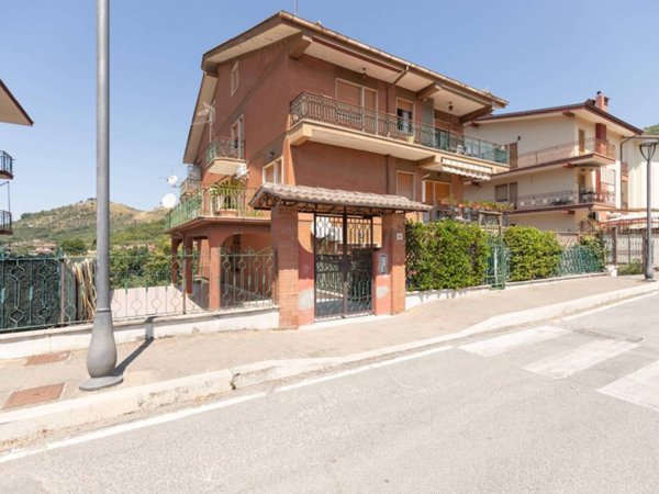 appartamento in vendita a Poli