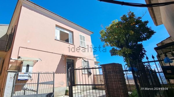 casa indipendente in vendita a Poli