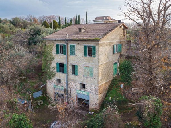casa indipendente in vendita a Poli