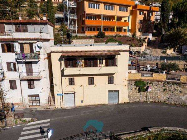 appartamento in vendita a Poli