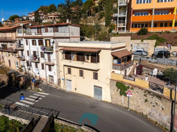 appartamento in vendita a Poli