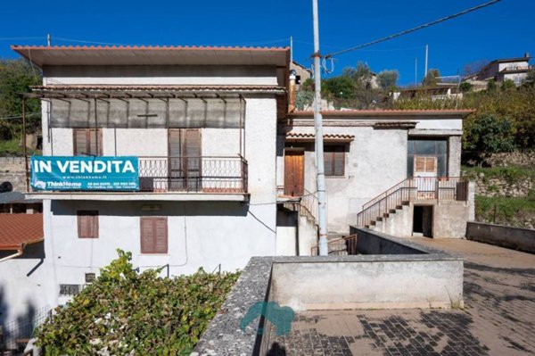 casa indipendente in vendita a Poli
