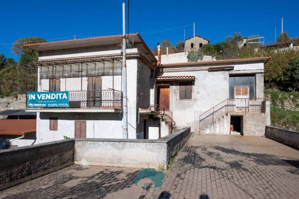 casa indipendente in vendita a Poli