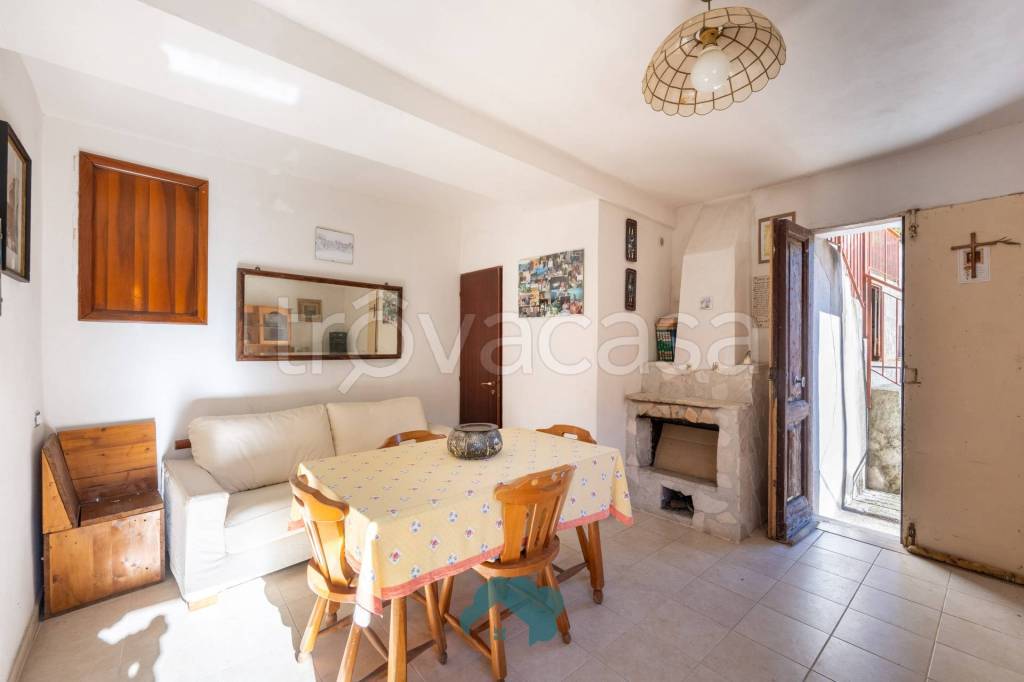 casa indipendente in vendita a Poli