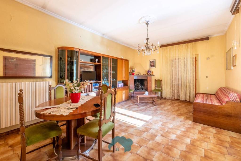 casa indipendente in vendita a Poli