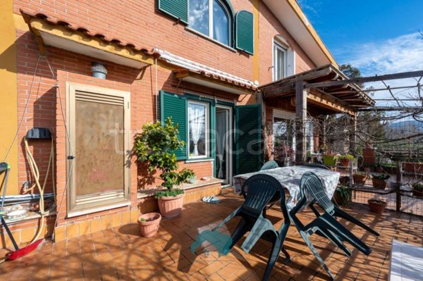 casa indipendente in vendita a Poli in zona Colle Spina