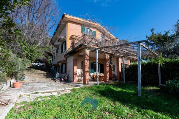 casa indipendente in vendita a Poli in zona Colle Spina