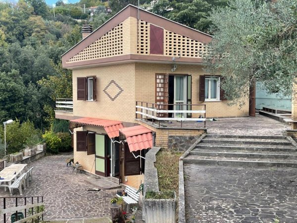 casa indipendente in vendita a Poli in zona Colle Spina