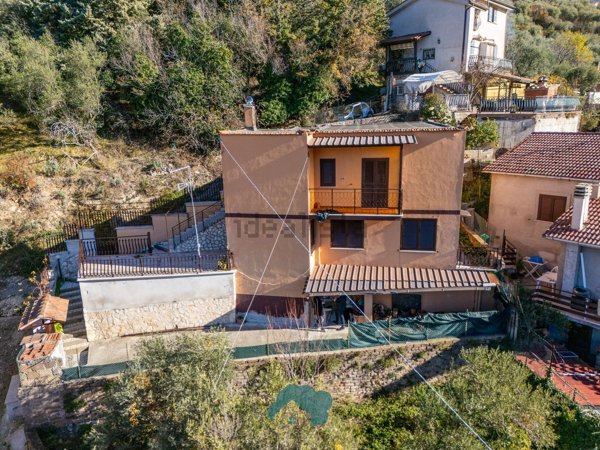casa indipendente in vendita a Poli
