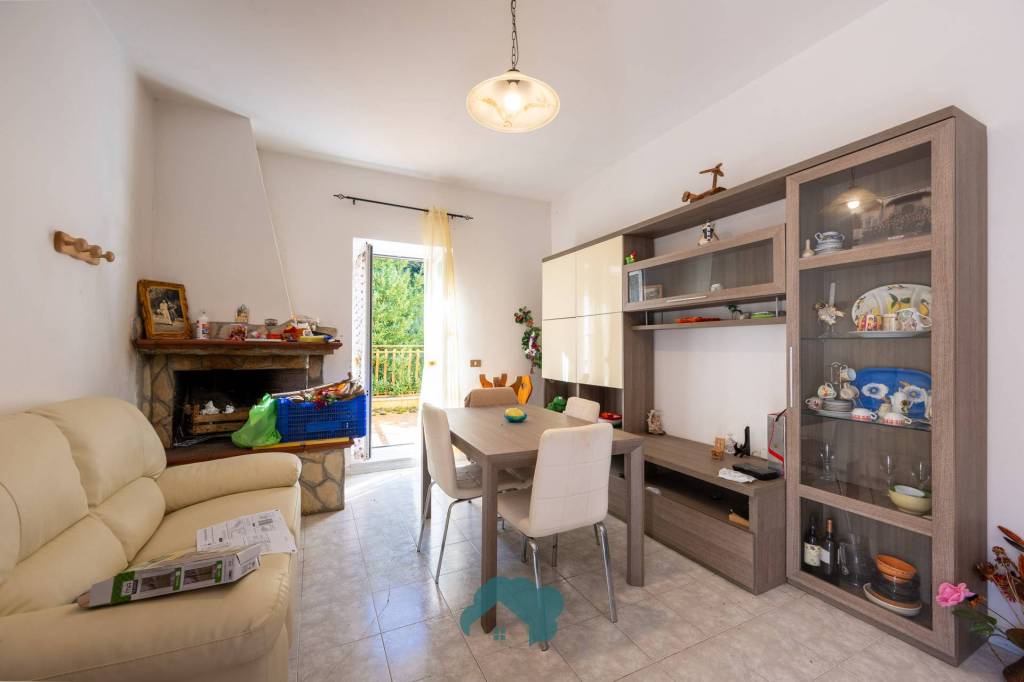 casa indipendente in vendita a Poli