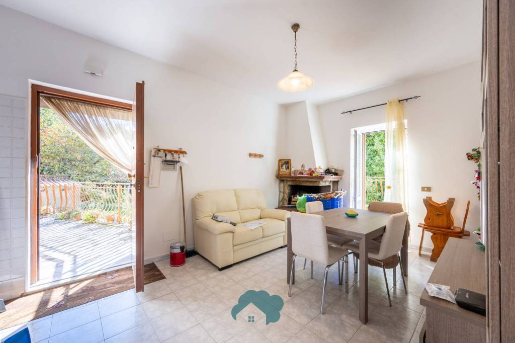 casa indipendente in vendita a Poli