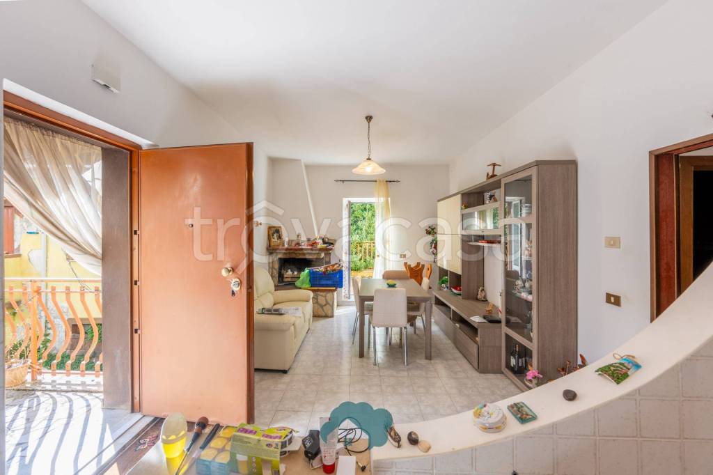 casa indipendente in vendita a Poli