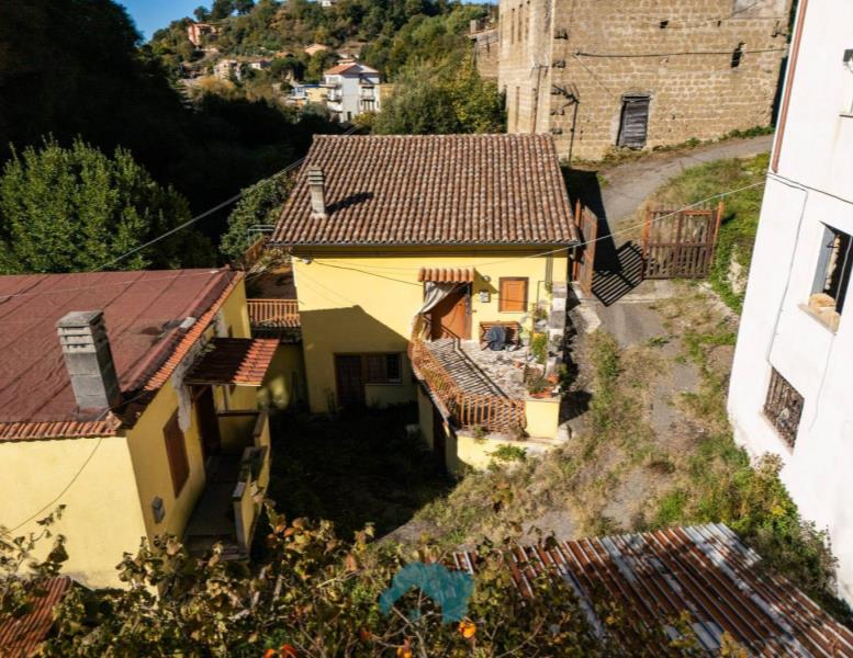 casa indipendente in vendita a Poli