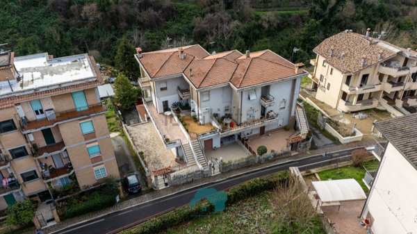 casa indipendente in vendita a Poli