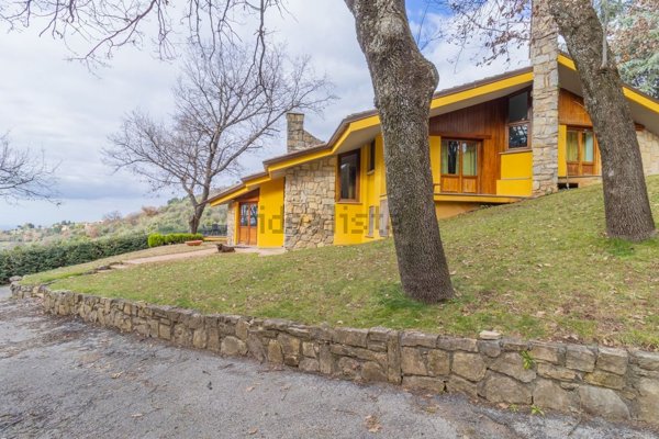 casa indipendente in vendita a Poli