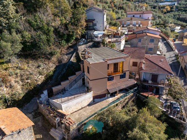 casa indipendente in vendita a Poli