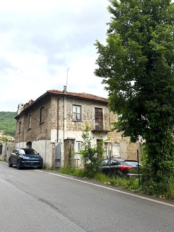 casa indipendente in vendita a Poli in zona Cadipozze