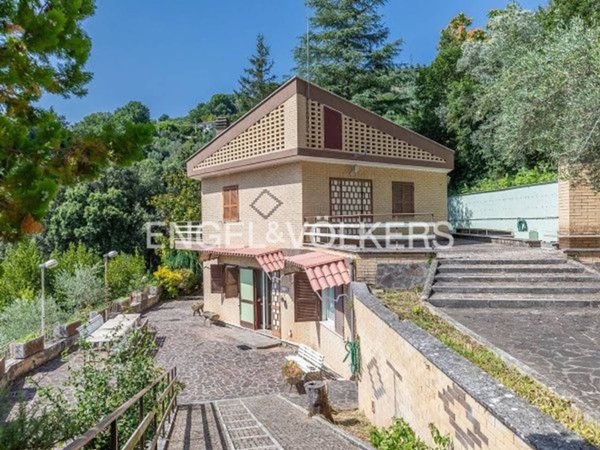 casa indipendente in vendita a Poli