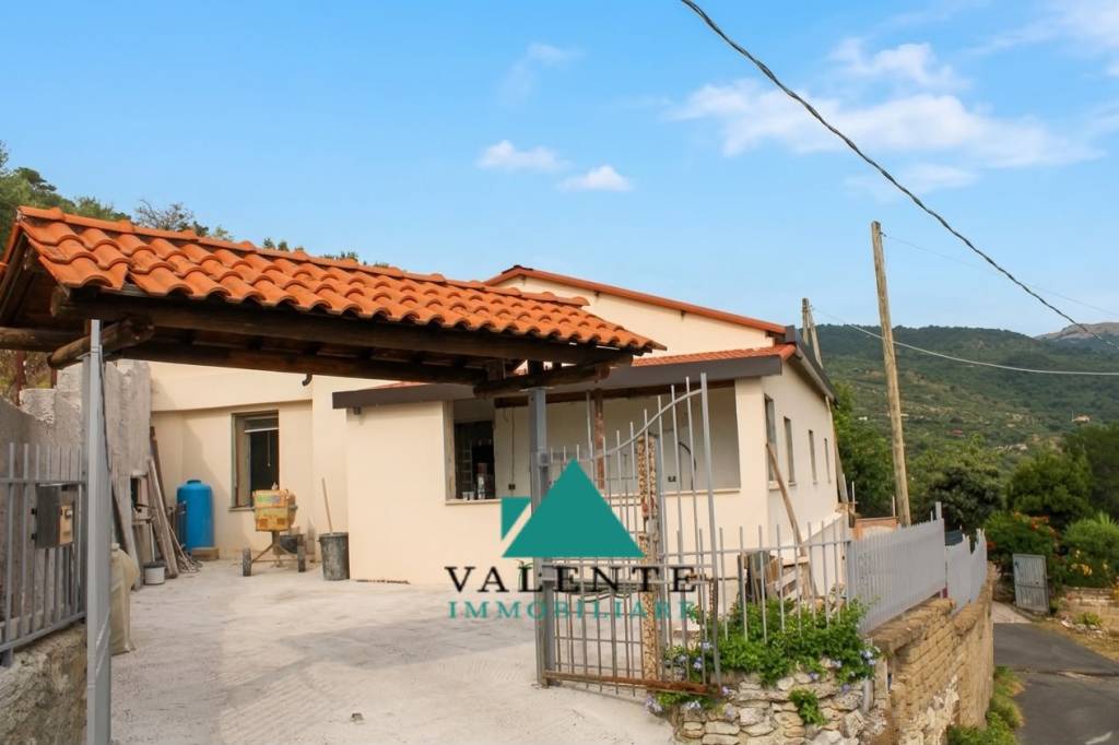 casa indipendente in vendita a Poli